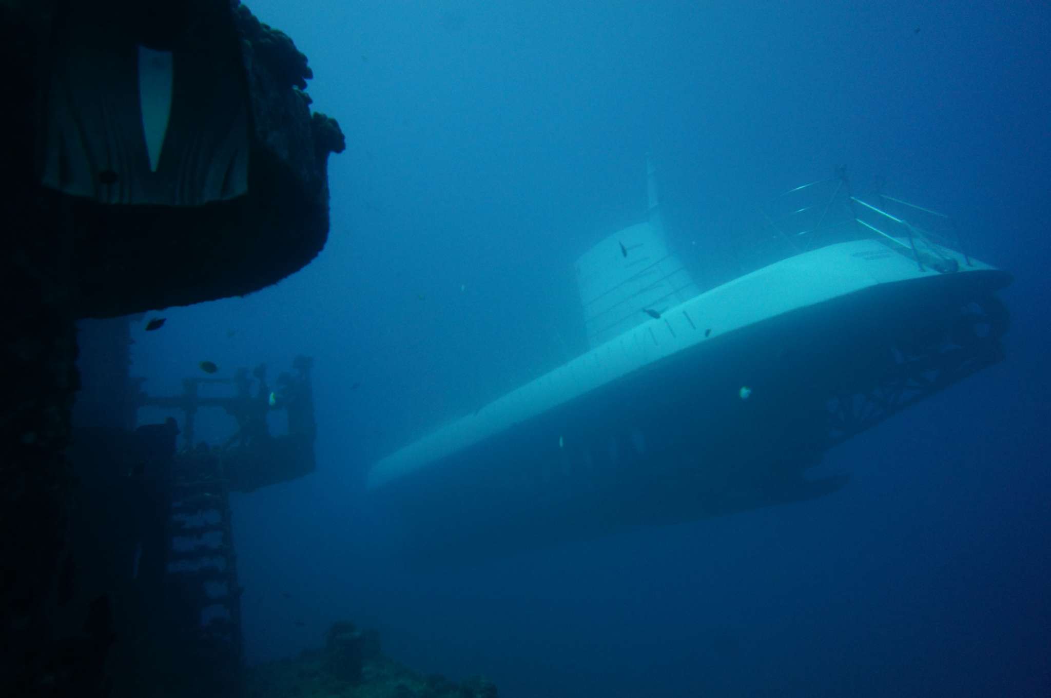 SUBMARINE CRUISES THE YO 257 WRECK OFF WAIKIKI may 10